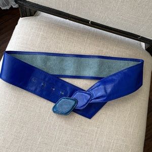Vintage Leather adjustable belt 27” - 30” color Blue.